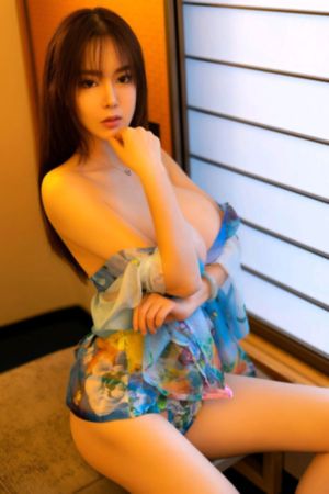 美女露咪咪